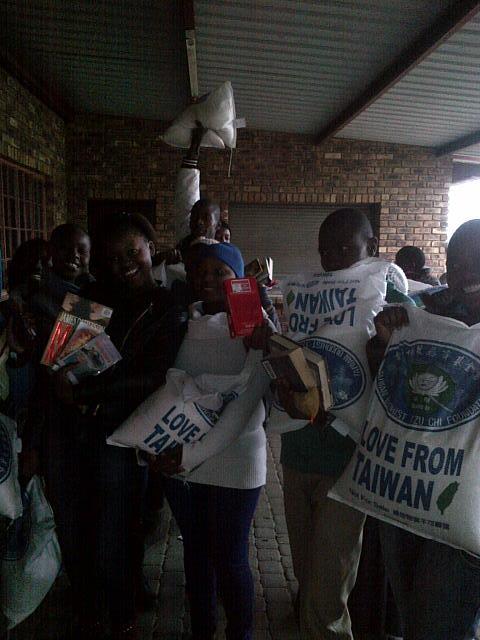 The Tzu Chi Foundation working together with IkamvaYouth in Gauteng